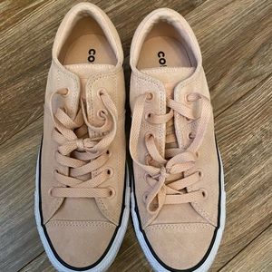Converse, light pink suede sneakers. Worn once. US size 8